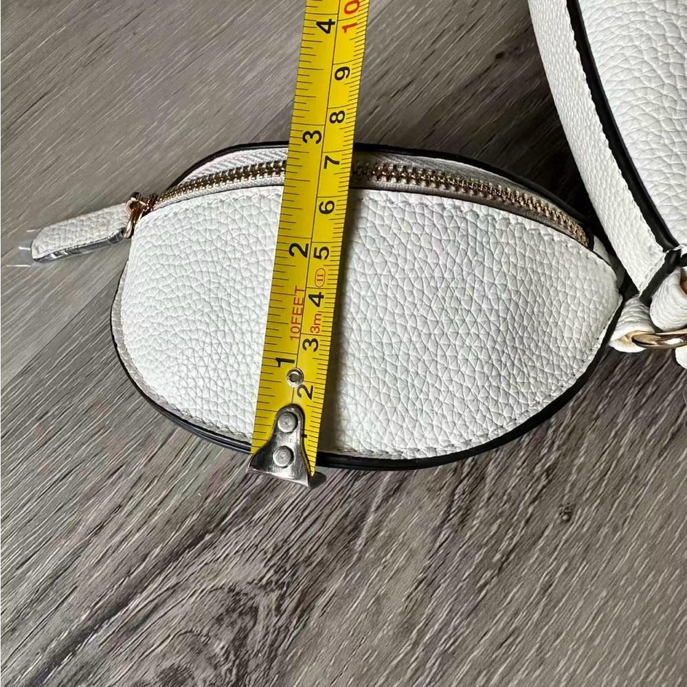 🫘 Bean-Shaped Handbag with A Mini-Bag, White Color - Picture 10 of 12